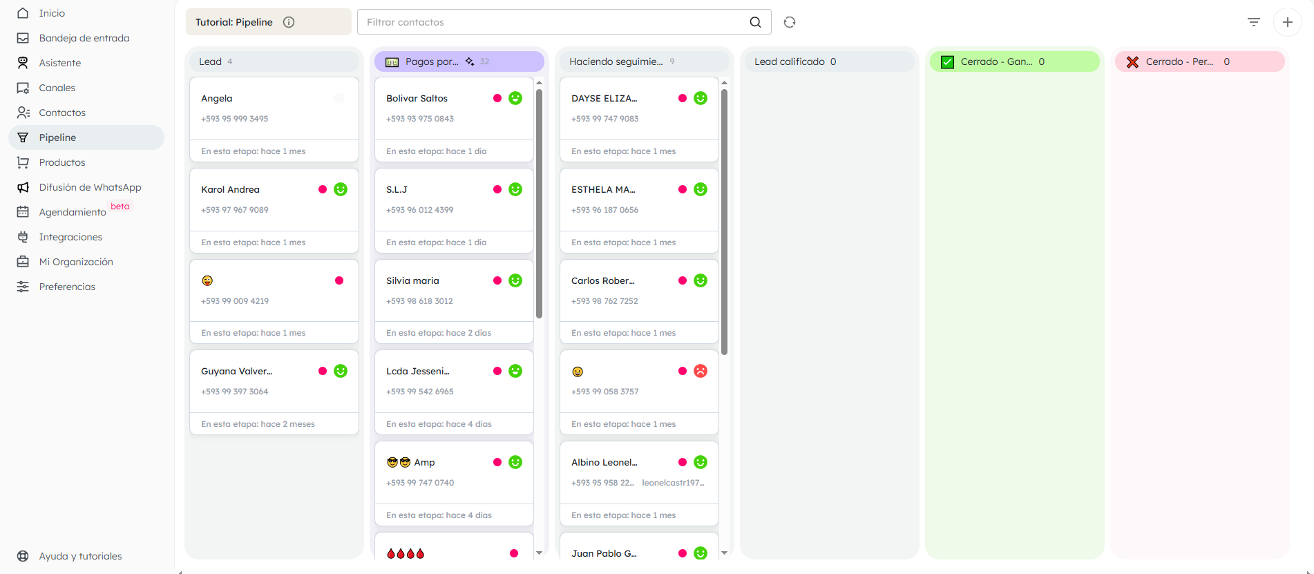 Pipeline CRM con leads en etapa de pago